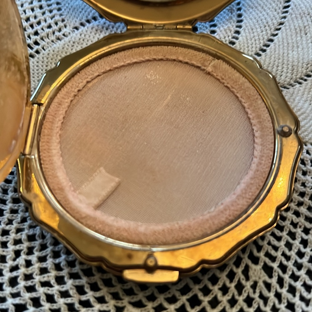 Vintage Stratton Powder Compact - Picture 5 of 9